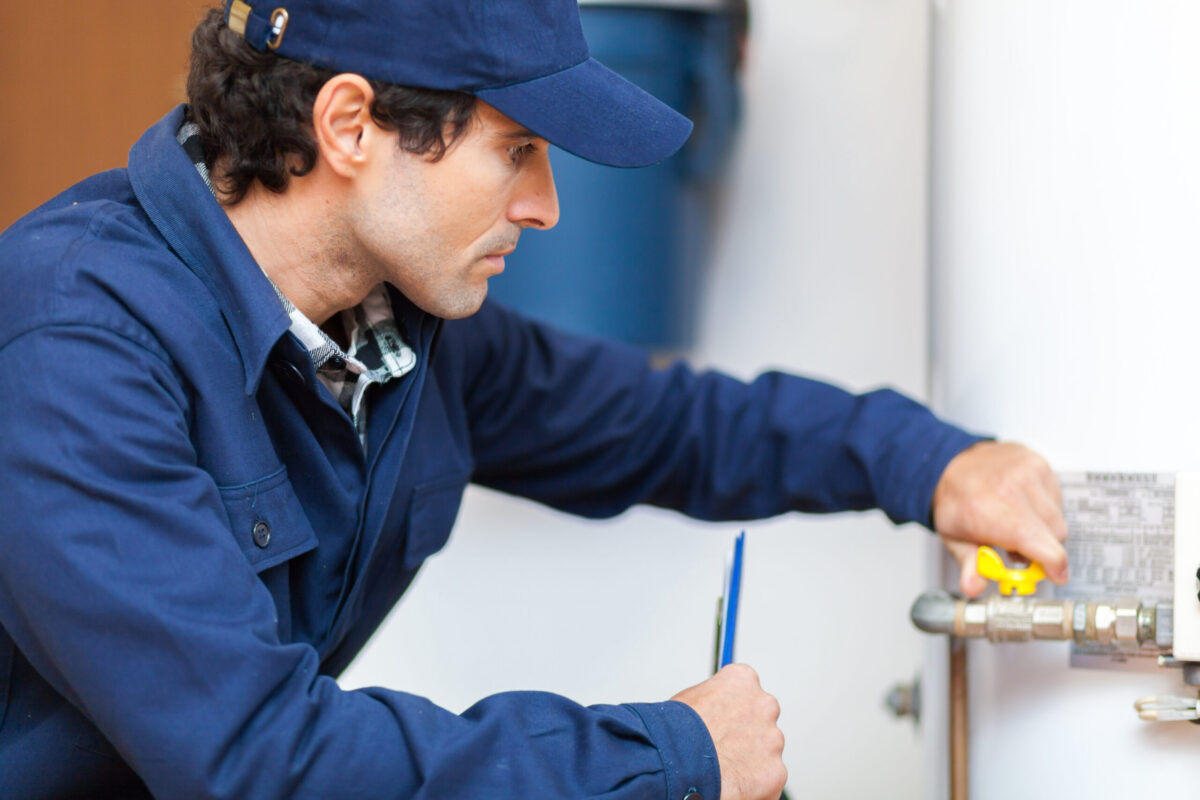 A cozy Texas home with a technician troubleshoot water heater with no hot water.